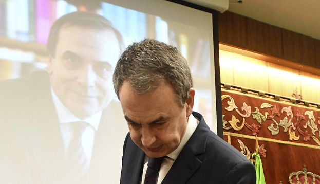 LEÓN, 24/02/2017.- El expresidente del Gobierno, José Luis Rodríguez Zapatero, a su llegada al homenaje al juez y político José Antonio Alonso fallecido en Madrid el pasado 2 de febrero, hoy en León. EFE/J.Casares.