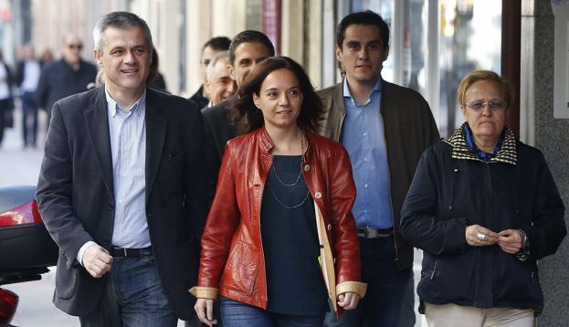 La secretaria general del Partido Socialista de Madrid (PSOE-M), Sara Hernández (2i), junto a otros compañeros del PSOE-M / EFE / ARCHIVO