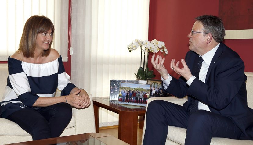BILBAO, 27/09/2016.- La secretaria general del PSE-EE, Idoia Mendia (i), junto al presidente de la Comunidad Valenciana y secretario general del PSPV-PSOE, Ximo Puig (d), durante el encuentro mantenido hoy en la sede de los socialistas vascos dentro de la visita del dirigente valenciano al País Vasco. EFE/Luis Tejido