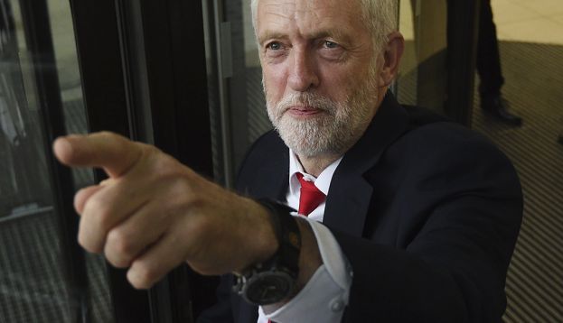 LONDRES (REINO UNIDO) 09/06/2017.-El líder del Partido Laborista, Jeremy Corbyn, a su llegada a la sede de su partido en el centro de Londres (Reino Unido) hoy, 9 de junio de 2017. EFE/Facundo Arrizabalaga