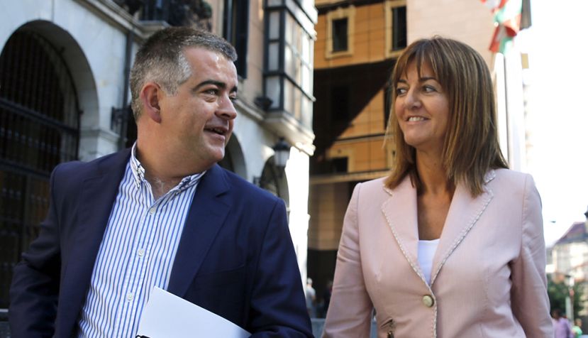 La secretaria general del PSE-EE Idoia Mendia (d), junto al secretario de Organización de esta formación, Miguel Ángel Morales / EFE / ARCHIVO
