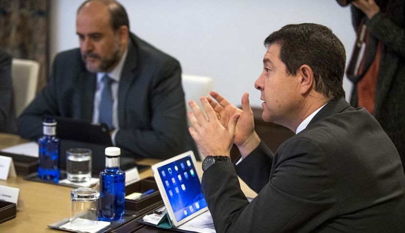 El presidente de Castilla-La Mancha, Emiliano García-Page, presidiendo un Consejo de Gobierno / EFE / ARCHIVO