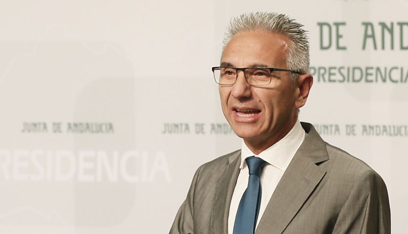 SEVILLA, 29/05/2017.- El portavoz del Ejecutivo andaluz, Miguel Ángel Vázquez, en su comparecencia tras la reunión del Consejo de Gobierno, considera "un portazo al desarrollo de Andalucía", un "ataque a la recuperación económica" de la región y una muestra de "insensibilidad" con Andalucía los Presupuestos Generales del Estado (PGE). EFE/Jose Manuel Vidal.